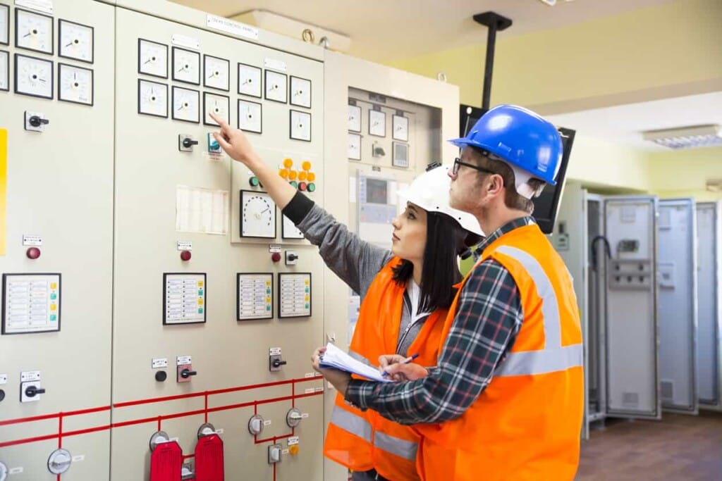 現場工程師在控制盤前檢查消防工程相關系統,確認儀表與警示設備狀況。 - 消防工程 | 消防設備安裝與智慧消防服務 | 焰控科技 - 消防工程 | 消防設備安裝與智慧消防服務 | 焰控科技 現場工程師在控制盤前檢查消防工程相關系統,確認儀表與警示設備狀況。 - 消防工程 | 消防設備安裝與智慧消防服務 | 焰控科技 - 消防工程 | 消防設備安裝與智慧消防服務 | 焰控科技